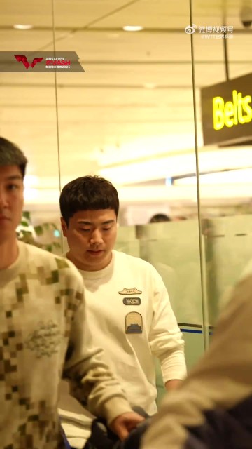 国乒队抵达新加坡!WTT新加坡大满贯抽签仪式将于今日17:30举行