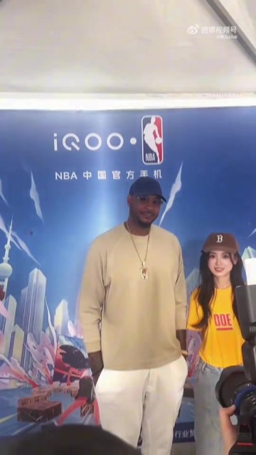 KPL女主持灵儿分享与安东尼合影:起猛了,也是和瓜哥拍上视频了